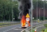 Pożar auta na łączniku dojazdowym do trasy S3 w okolicach Skwierzyny. Słup dymu widoczny był na kilka kilometrów