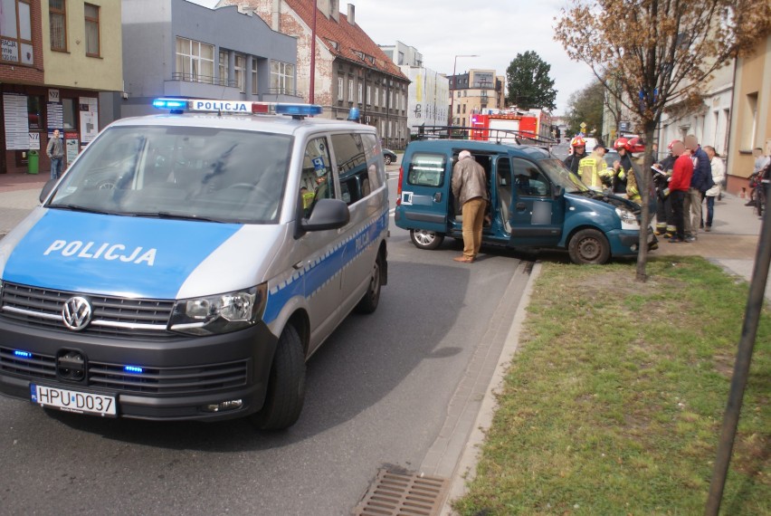 Zderzenie dwóch aut na ulicy Częstochowskiej w Kaliszu. ZDJĘCIA