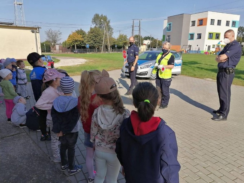 Osięciny. Policjanci KPP Radziejów z wizytą u przedszkolaków w Osięcinach [zdjęcia]