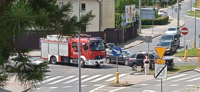 Tuż po godz. 12 w środę (22.06) u zbiegu ulic Nad Torem i Chmurnej w Bydgoszczy doszło do kolizji dwóch aut osobowych. Kierowcy muszą się liczyć z utrudnieniami.