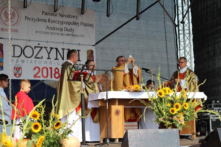 Msza święta podczas Dożynek Powiatowo-Gminnych w Piekarach
