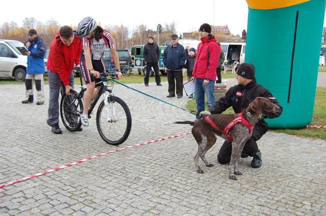 Igor Tracz (na zdj. z psem) zapowiada, że na zawodach w Alpach będzie walczył o miejsce w czołówce