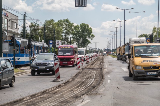 Na ulicy Wielickiej zamknięto dwa pasy ruchu - to duże utrudnienie dla kierowców