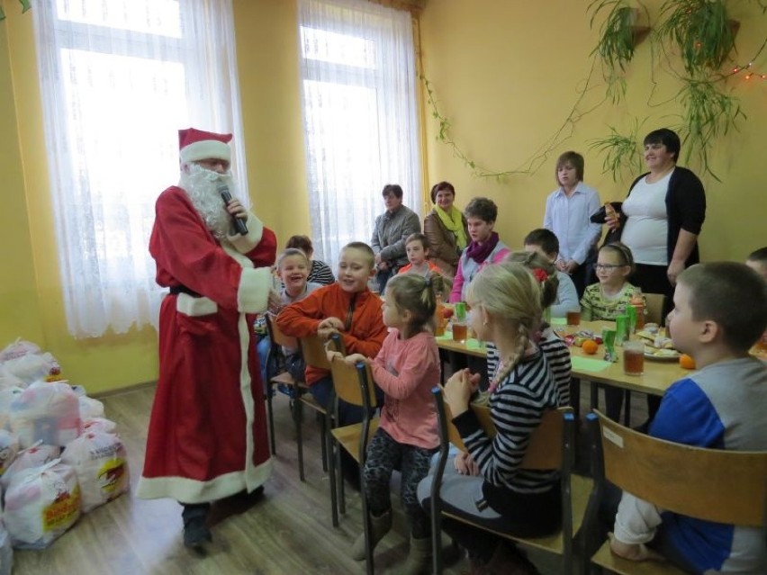 Ponad 100 dzieci z regionu otrzymało świąteczne paczki,...