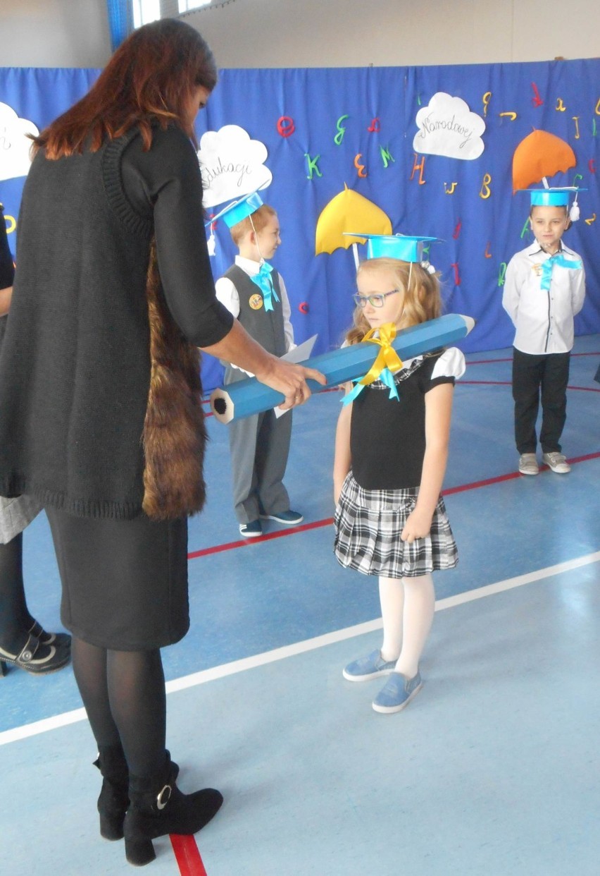 Pasowanie na pierwszaka i przedszkolaka w podstawówce w Szymankowie