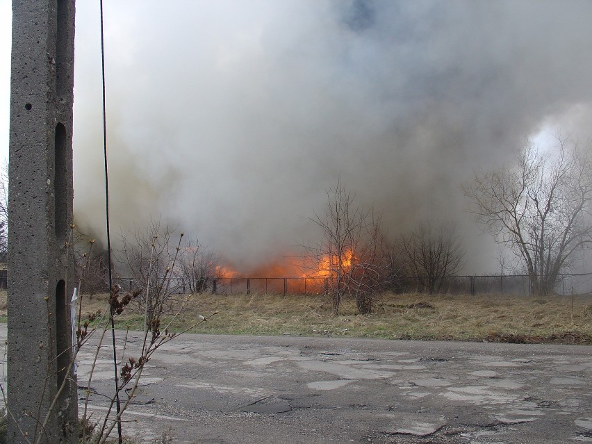 Pożar budynku dawnej wojewódzkiej straży pożarnej w Skierniewicach [Zdjęcia]