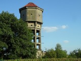 Wieża wodna w Łaziskach Górnych wystawiona na sprzedaż