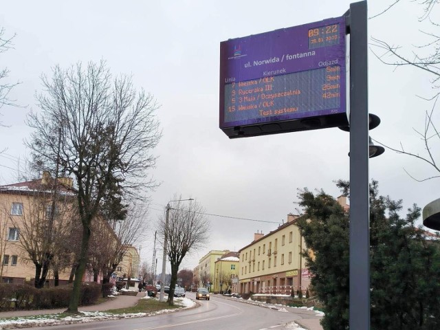 Na ulicach skarżyska pojawiły się tablice informujące o odjazdach autobusów.