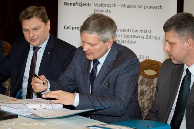 W czwartek (4 kwietnia) podpisano umowę z wykonawcą obwodnicy zachodniej Wałbrzycha. Inwestycja ma zostać zakończona w czerwcu 2021 r.