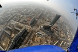 Sky Tower i Wrocław z pokładu helikoptera [foto]