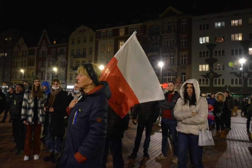 W czwartek, 24 lutego, tłumy pojawiły się na rynkach w...