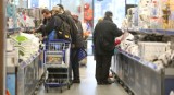 Supermarkety walczą z inflacją! Tysiące produktów w niższych cenach w Lidlu, Biedronce, Kauflandzie... 
