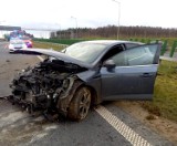 Wypadek na S5 koło Leszna. Rozbita osobówka na drodze ekspresowej