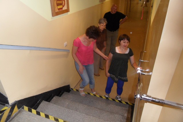 Na razie osoby niepełnosprawne muszą się poruszać po schodach