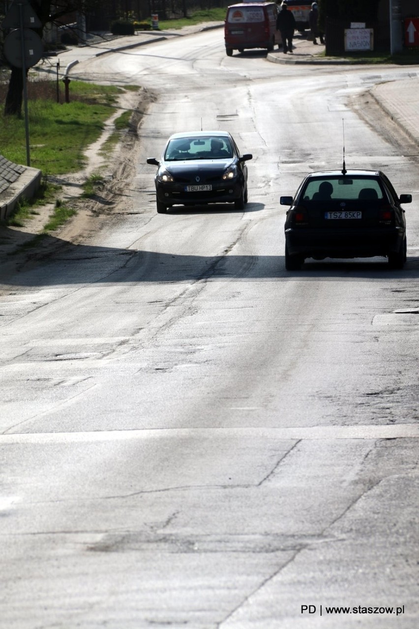 W Staszowie będą remonty dwóch ważnych dróg. Gmina pozyskała 9 milionów złotych (ZDJĘCIA)