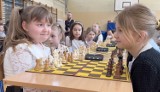 Turniej szachowy w Kłecku. To pierwsze takie wydarzenie w historii szkoły! WIDEO