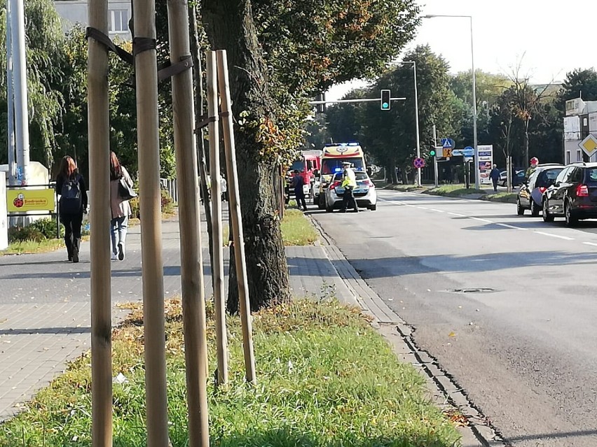 Gniezno. Ul. Witkowska: skuter uderzył w samochód osobowy