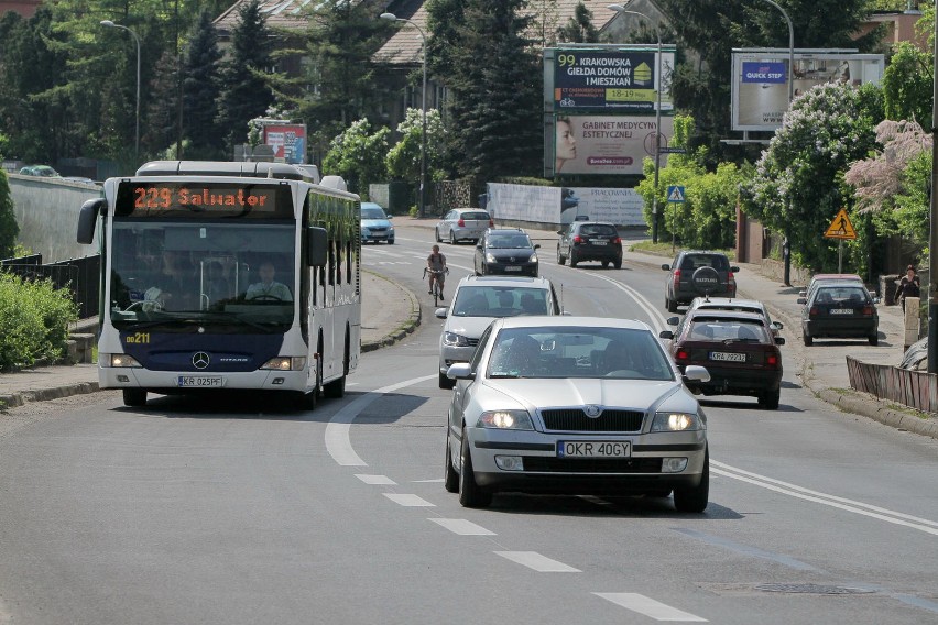 Kraków: pasy dla autobusów zmorą rowerzystów [ZDJĘCIA]