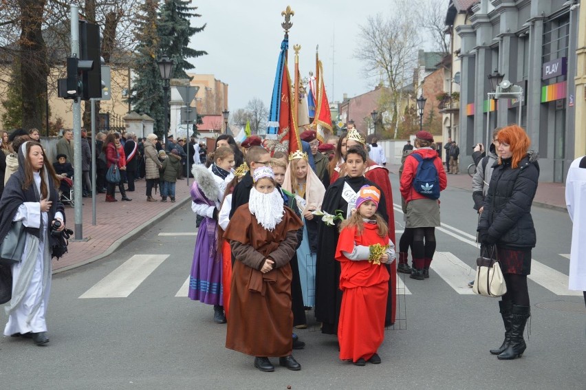 Procesja z relikwiami św. Wiktorii przeszła ulicami Łowicza (Zdjęcia)