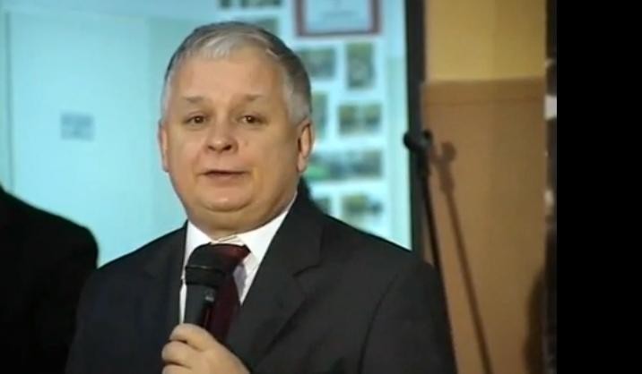 Tablica poświęcona Lechowi Kaczyńskiemu zawisła