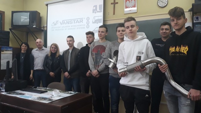 Przedstawiciele firmy Vanstar odwiedzili uczniów jędrzejowskiego "Grota".