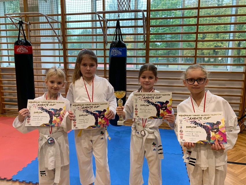 Sukces młodych zawodników Karate Team Oborniki na zawodach w Mosinie