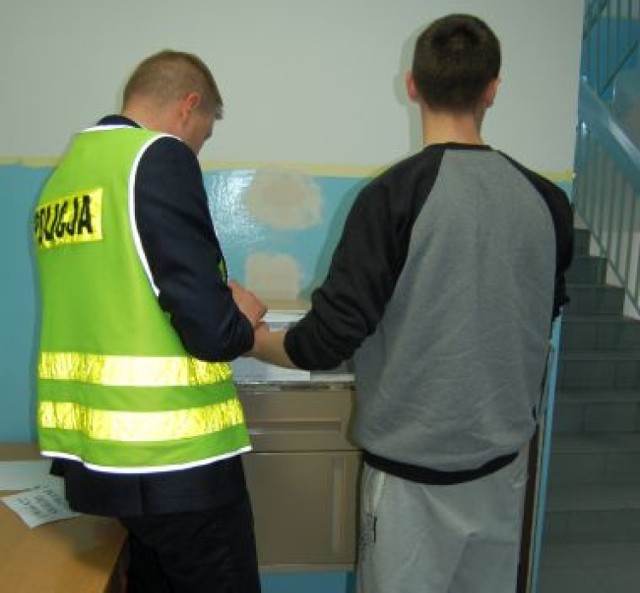 21-latka z Bełchatowa zatrzymano za posiadanie narkotyków