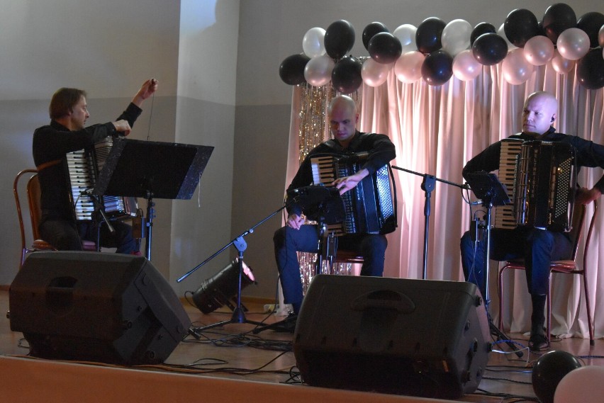 Koncert Konińskiego Kameralnego Zespołu Akordeonowego z okazji Dnia Kobiet w Choczu