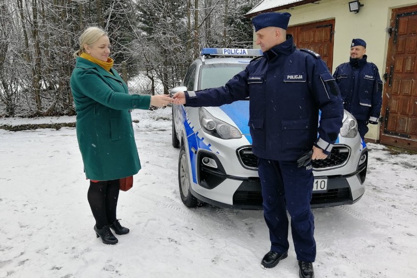 Policjanci z Osia mają nowy samochód. Zobacz zdjęcia