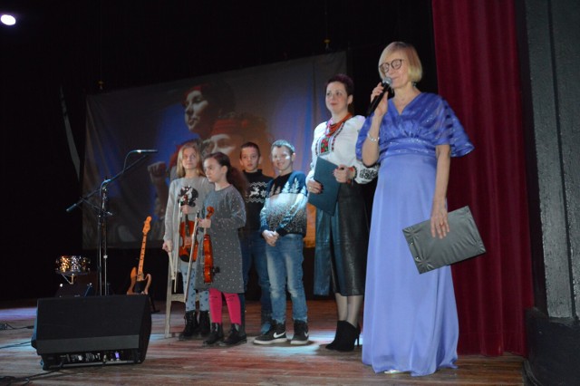 Solidarni z Ukrainą - wzruszający koncert w Szprotawskim Domu Kultury