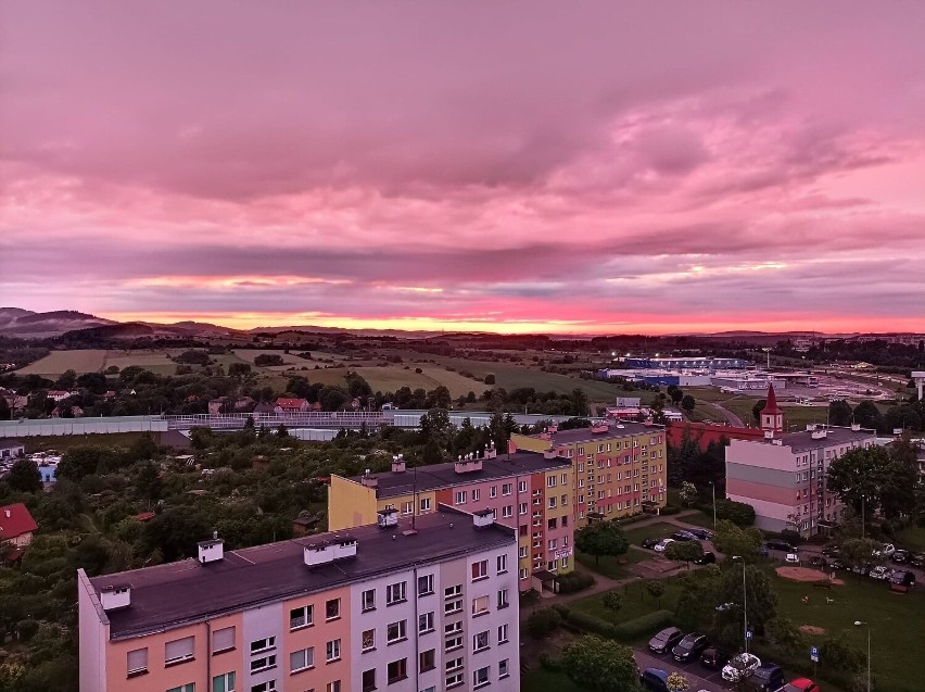 Niesamowite wieczorne niebo nad Wałbrzychem [ZDJĘCIA]