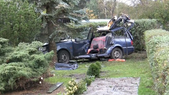 Do tragicznego w skutkach wypadku doszło w październiku 2017 roku. Drzewo, które runęło na samochód podczas wichury, przeznaczone było do wycinki. Wszelkie procedury zostały - według prokuratorów - zachowane.