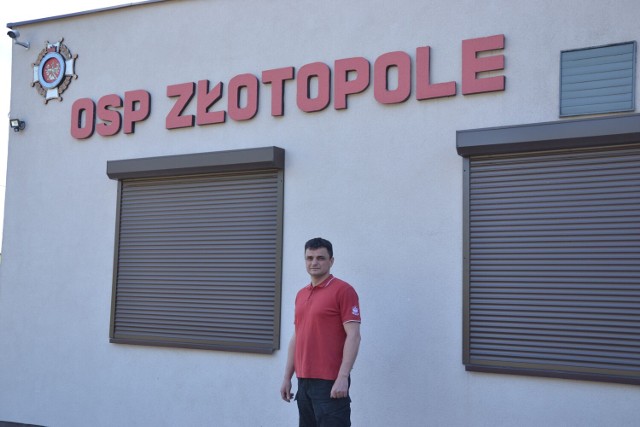 Jarosław Kryst od kilkunastu lat jest sołtysem wsi Złotopole w gminie Lipno. Jednocześnie sprawuje też funkcję prezesa miejscowej Ochotniczej Straży Pożarnej.