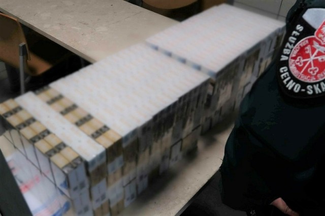 Przemyt 600 paczek papierosów z Ukrainy ujawniony na przejściu granicznym w Budomierzu.