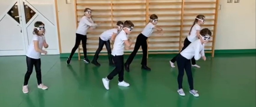 Dzieci ze Szkoły Podstawowej im. Izabeli z Czartoryskich Działyńskiej w Gołuchowie biorą udział w tanecznym konkursie "You Can Dance"
