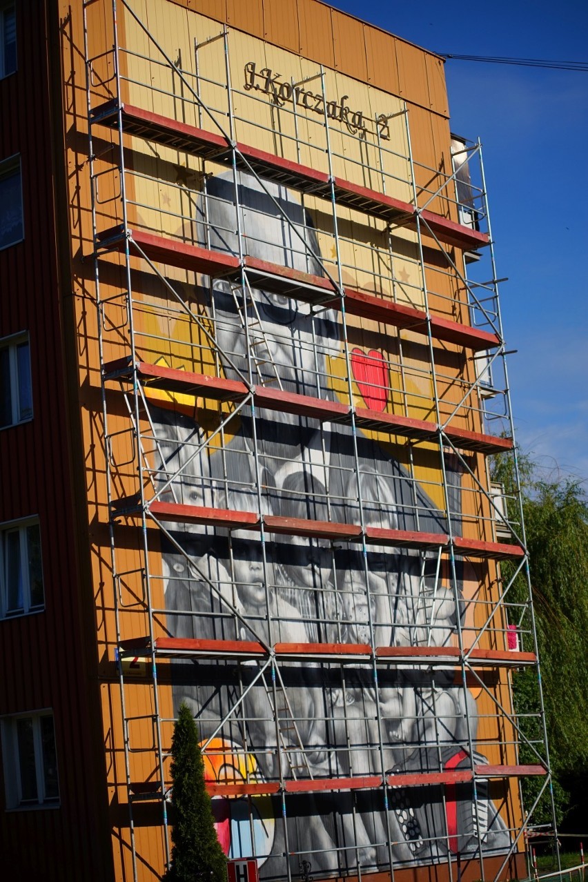 Niezwykłe detale najnowszego muralu Andrejkowa. Powstał na bloku przy ul. Korczaka w Rzeszowie