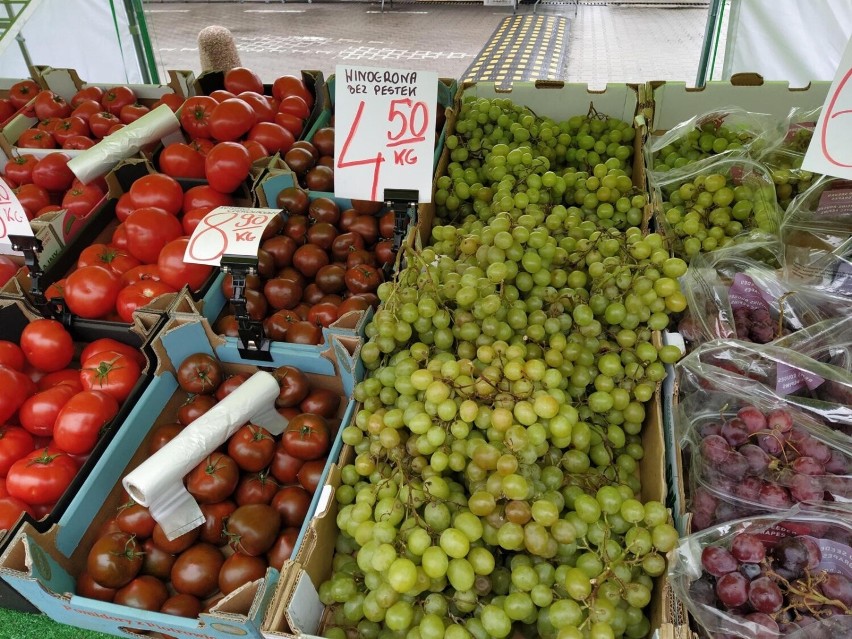 Owoce potaniały o 6,4% rdr. Spowodowane jest to zwiększeniem...