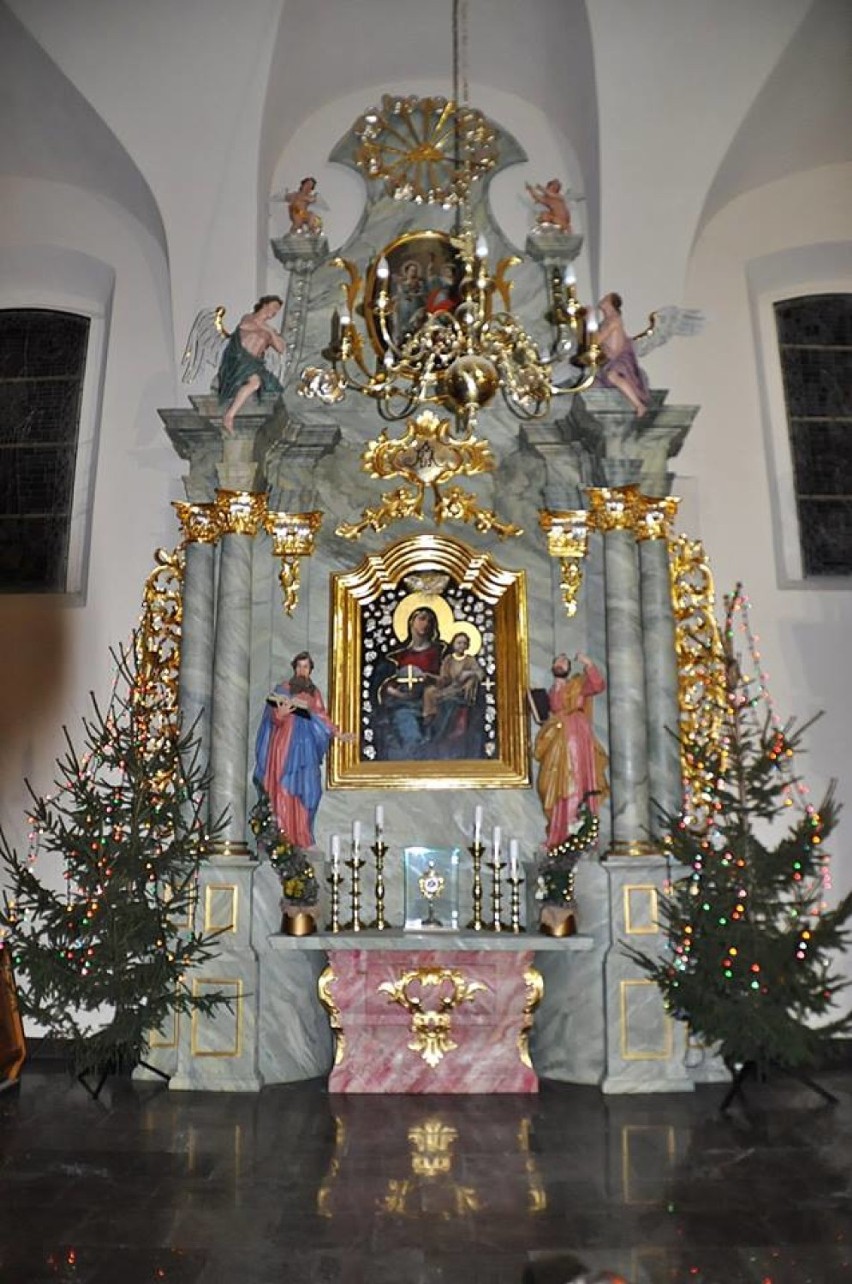 Świąteczna dekoracja i urodziny Jezusa w uniejowskiej...