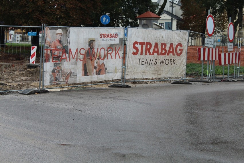 Trwa przebudowa Placu Stefanidesa i ul. Łukasińskiego w Zamościu. Zobacz zdjęcia