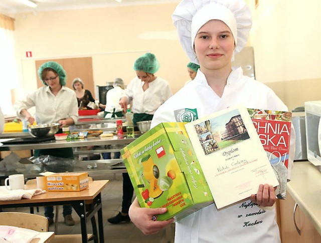 Natalia Cierlicka w kuchni „Chemika” prezentuje tylko część zdobytych w Bydgoszczy nagród.