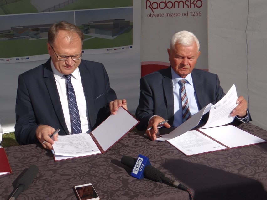 Umowa na budowę nowego basenu w Radomsku podpisana [ZDJĘCIA, FILM]