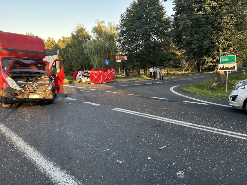 Śmiertelny wypadek na dk 74 w powiecie wieluńskim. Po zderzeniu z ciężarówką zginął 62-letni kierowca ZDJĘCIA