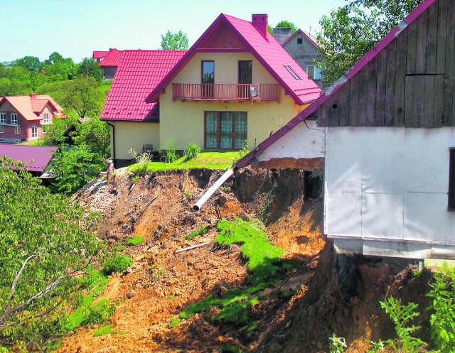 Na początku czerwca osunęła się ziemia na Dębniku