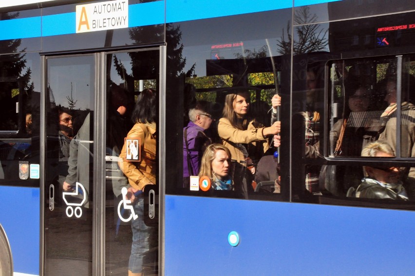 Kraków: dość tłoku w autobusach! Studenci z Ruczaju protestują na Facebooku [AKCJA]