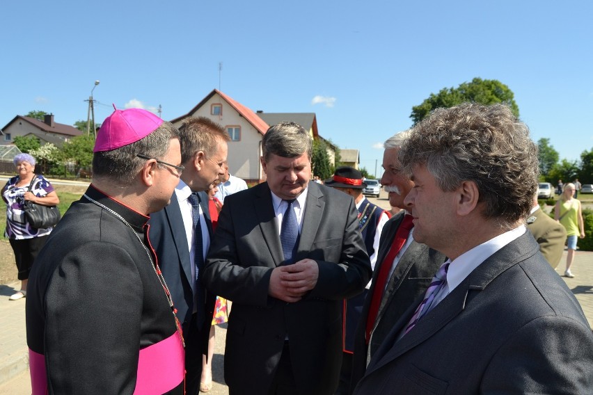 W Lubaniu k. Kościerzyny rolników odwiedzili biskup, minister i marszałek. ZOBACZ ZDJĘCIA