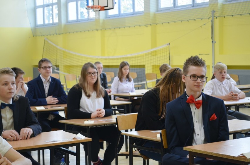 Głogów: Egzaminy ósmoklasisty w SP nr 9. Dziś język obcy. ZDJĘCIA