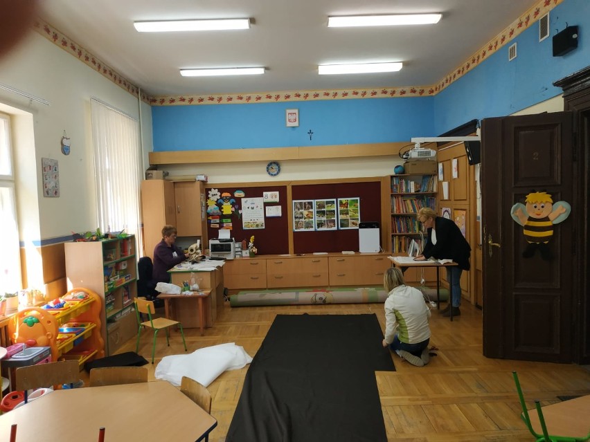 #zarażamydobrem W szkole w Kuczkowie szyją maseczki