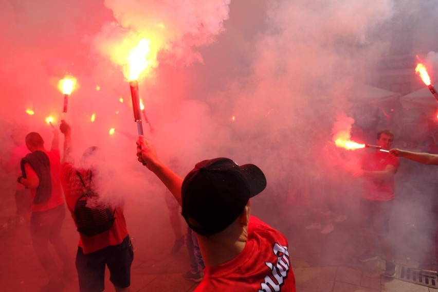 Mimo zapowiedzi w poniedziałek (12 lipca) przed Sądem...