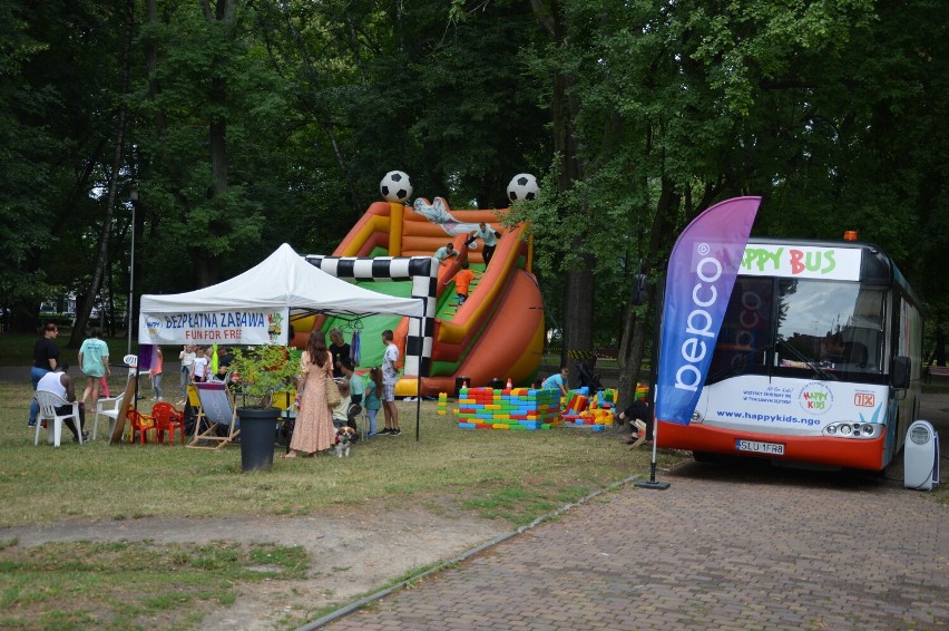 Happy Bus w Wieluniu. W parku na dzieci czeka sporo atrakcji ZDJĘCIA