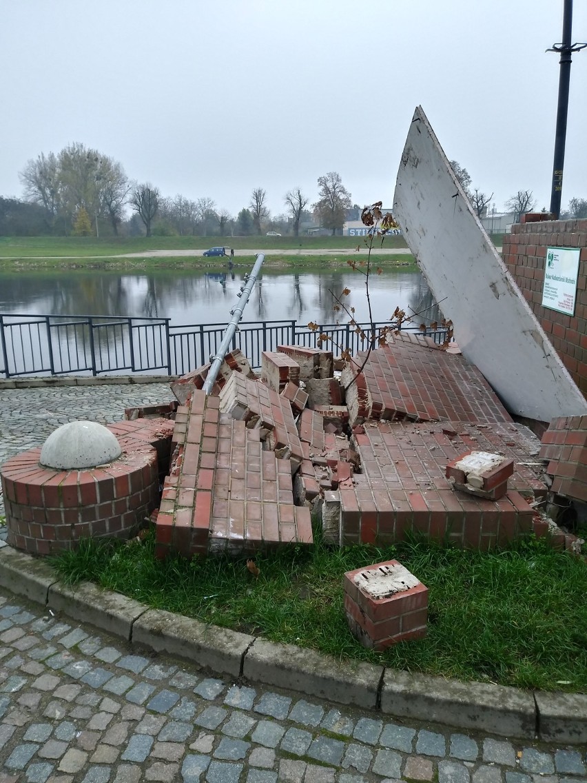 GORZÓW WLKP. Uszkodzony murek na bulwarze już tak nie straszy. Kiedy będzie naprawiony? [ZDJĘCIA]